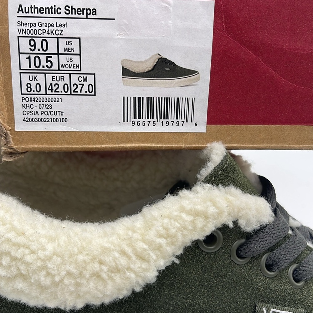 Vans WMNS Authentic Sherpa
Sherpa Grape Leaf
VN000CP4KCZ Green Sneakers - Picture 16 of 16
